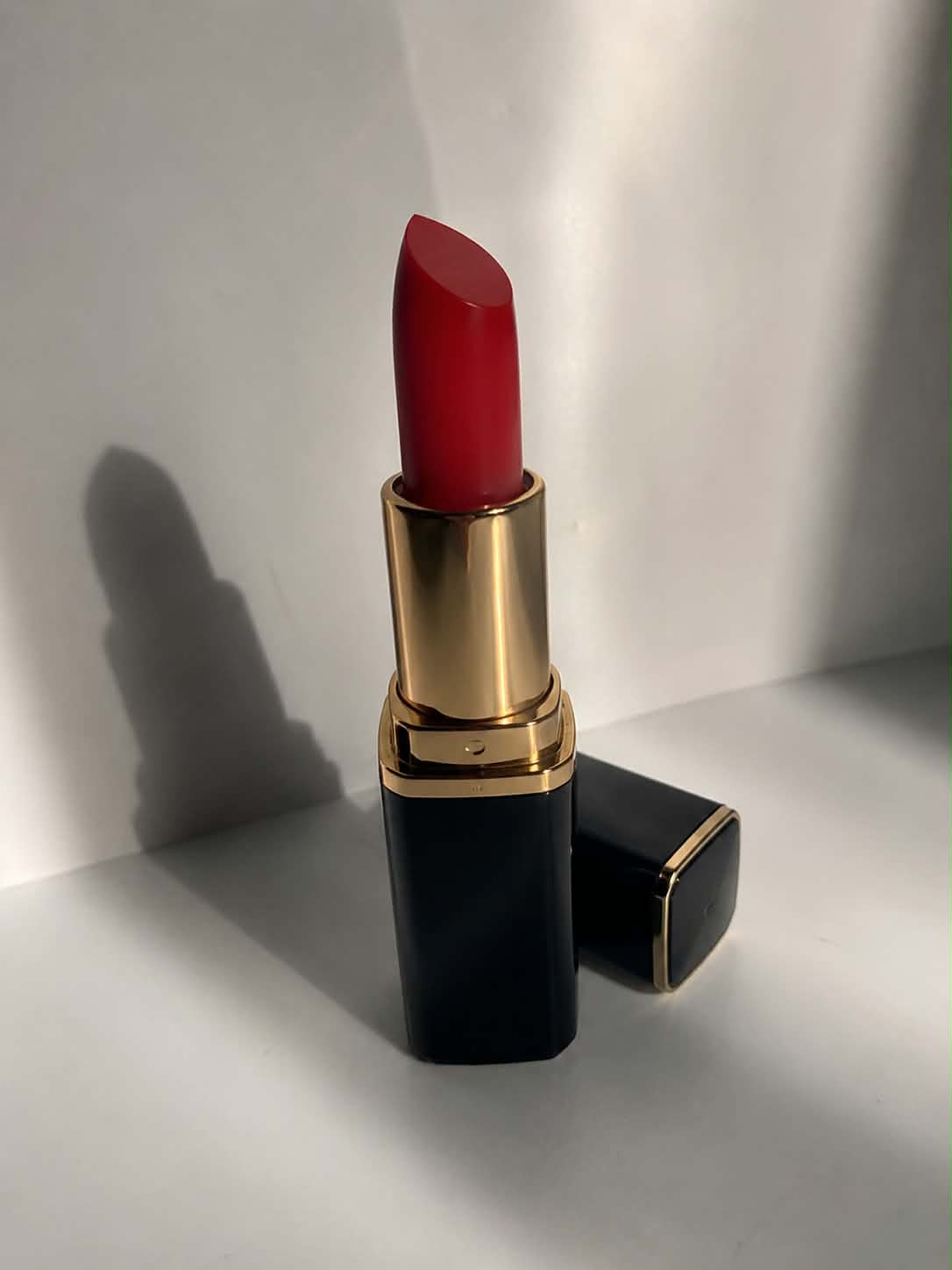 The original product photograph, before any motion was added